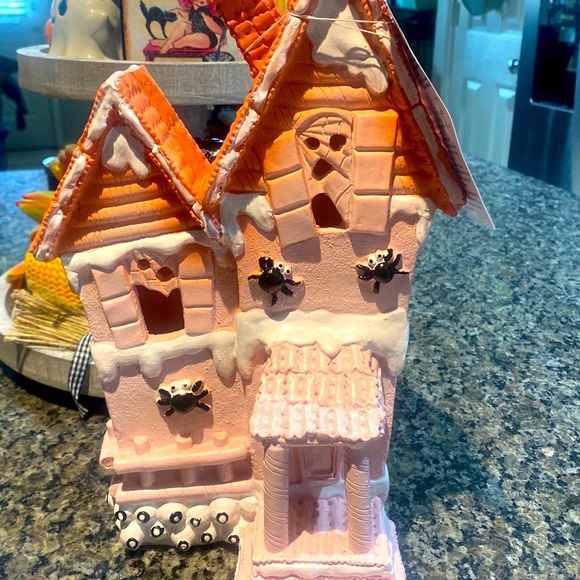 Light up Halloween Pink Faux Iced Cookie Haunted House w/ghost & Spiders! NWT - Picture 5 of 11